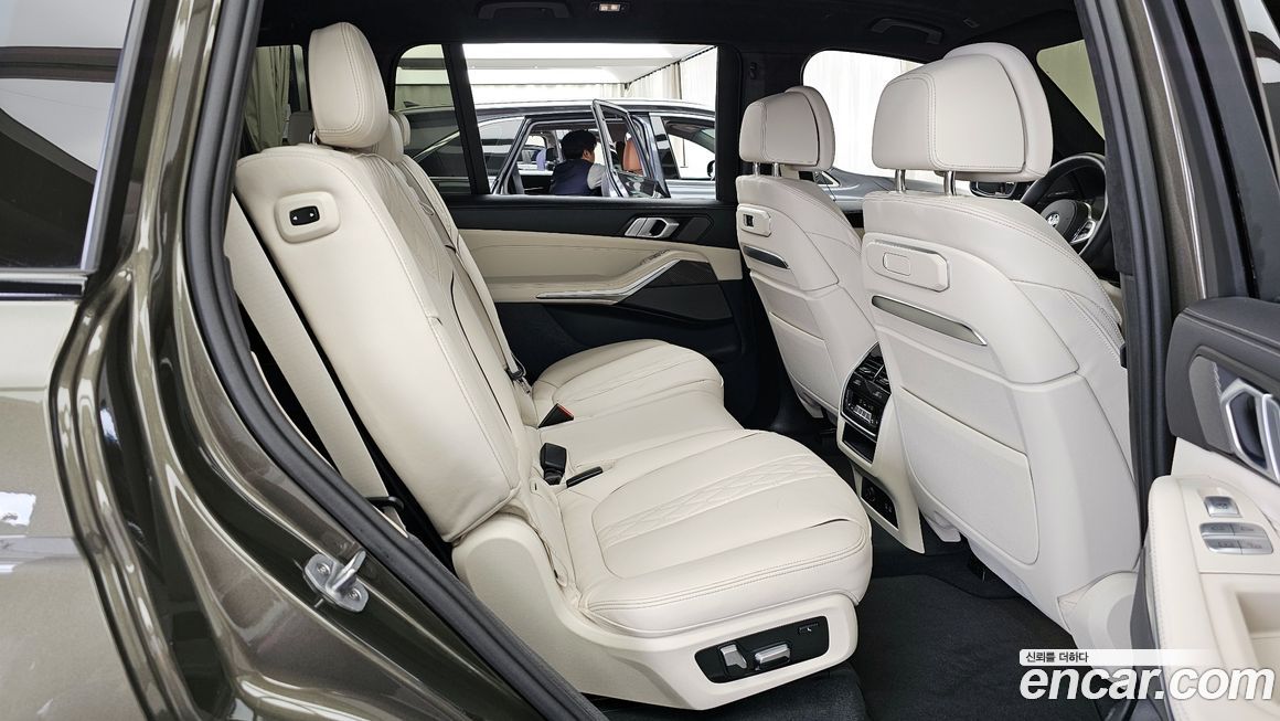 BMW X7 2025