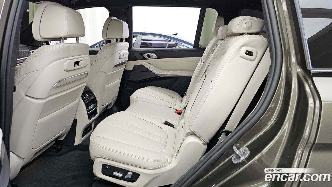 BMW X7 2025