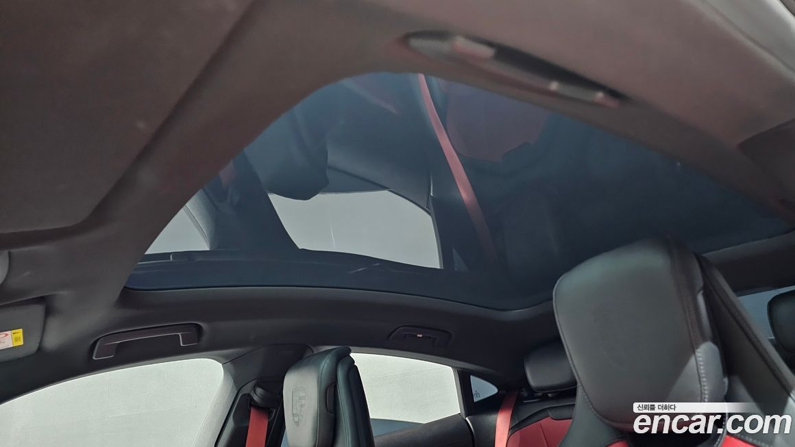 Porsche Taycan 2025