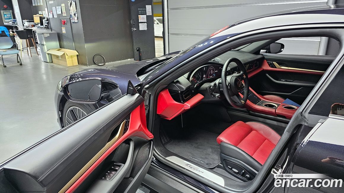 Porsche Taycan 2025