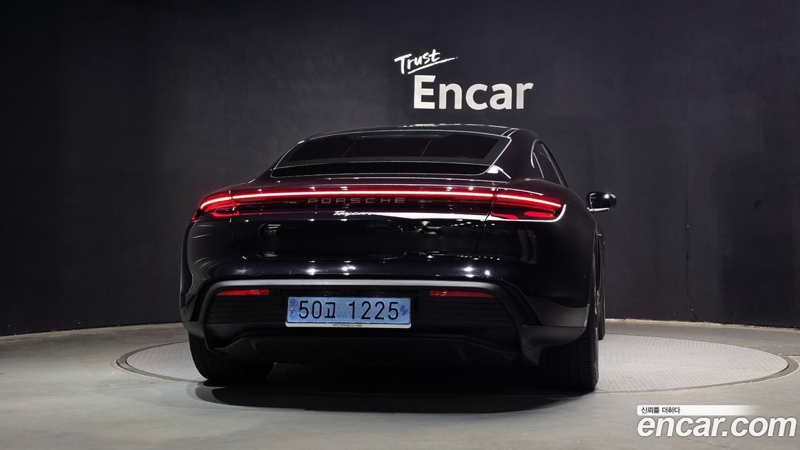 Porsche Taycan 2025