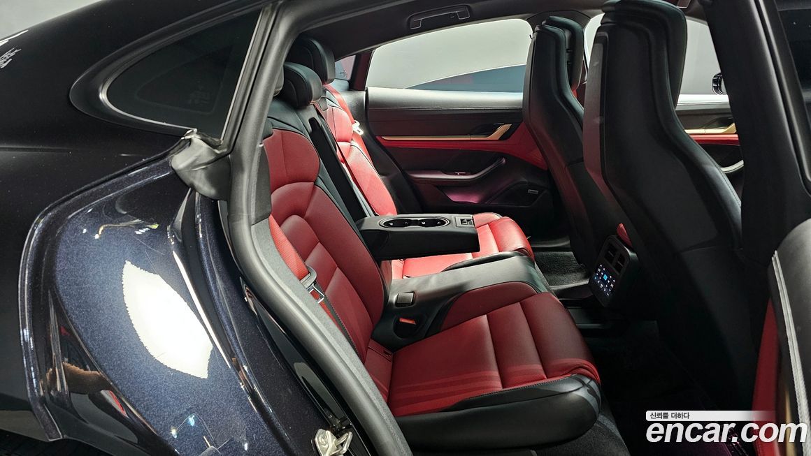 Porsche Taycan 2025