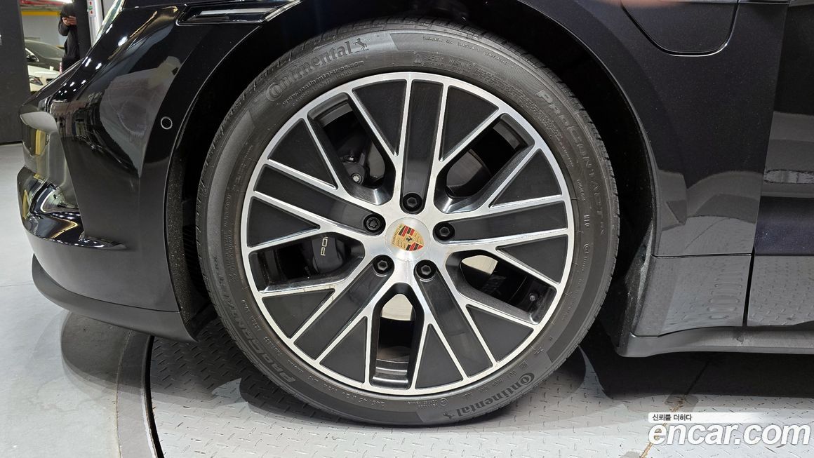 Porsche Taycan 2025