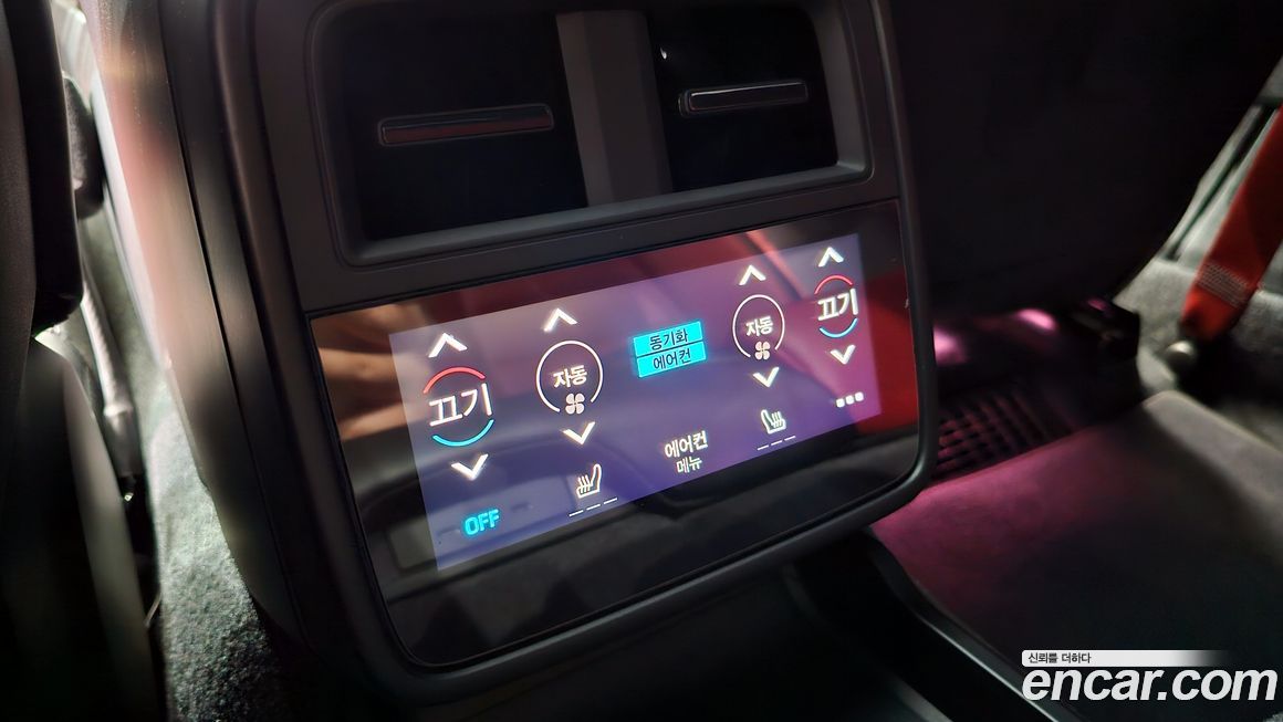 Porsche Taycan 2025