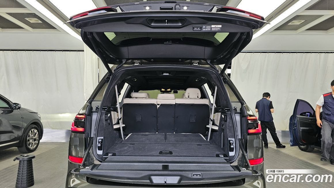 BMW X7 2025