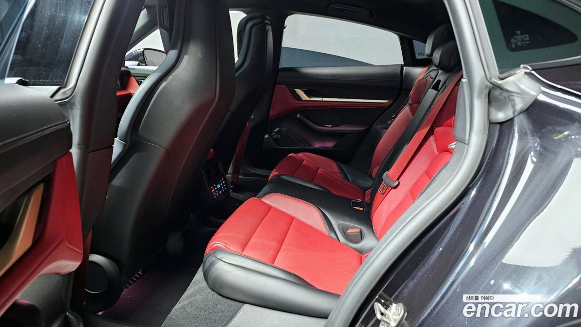Porsche Taycan 2025