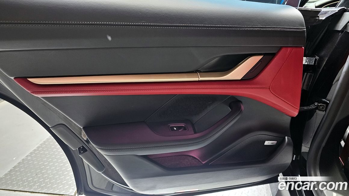 Porsche Taycan 2025