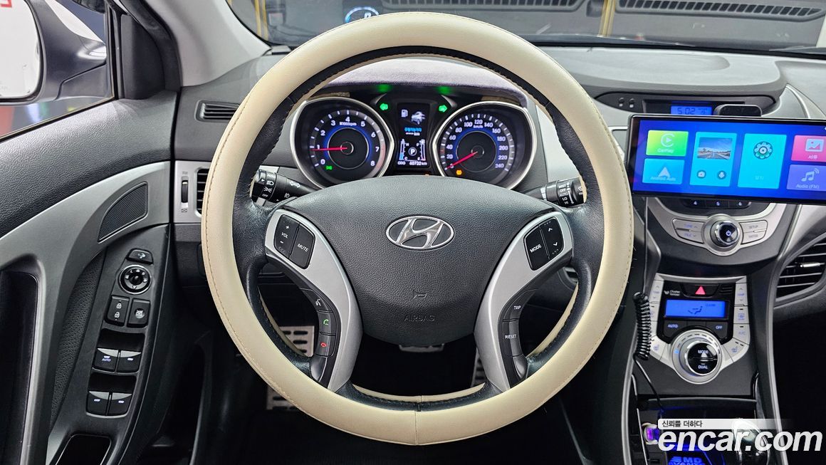 Hyundai AVANTE 2012