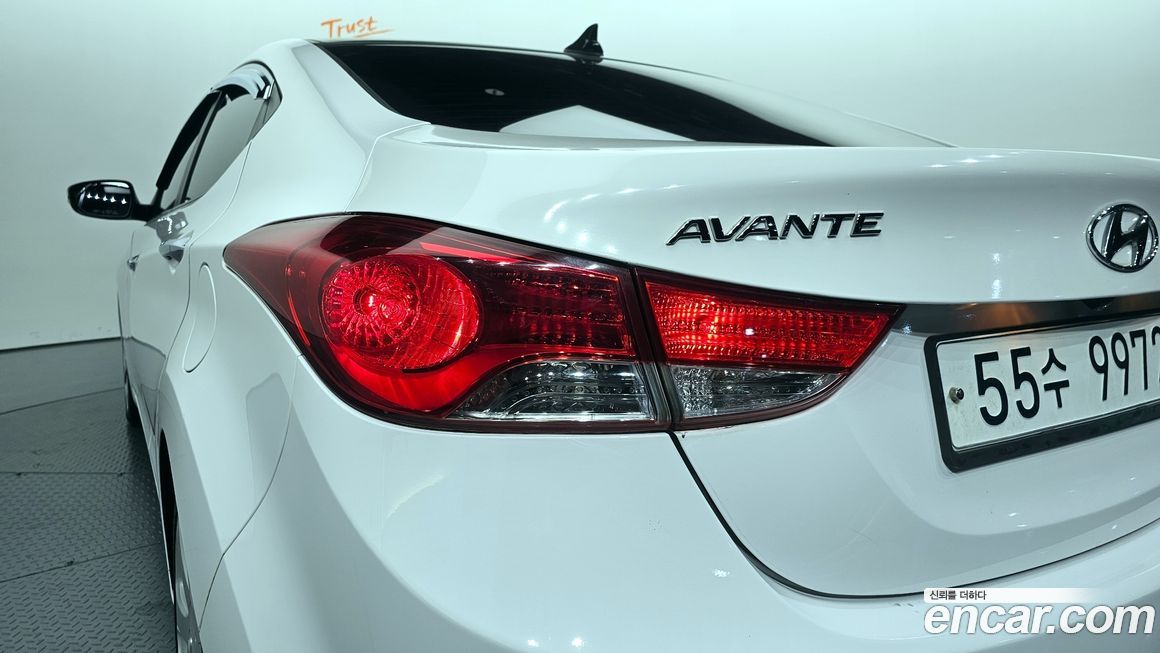 Hyundai AVANTE 2012