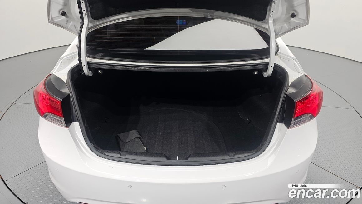 Hyundai AVANTE 2012