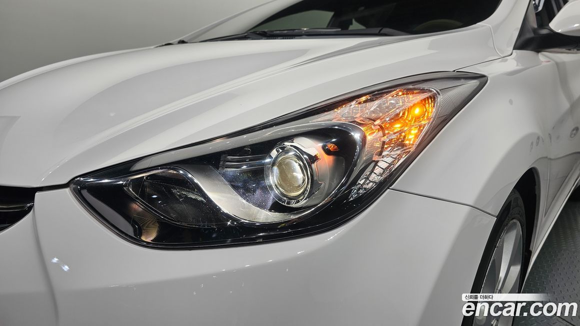 Hyundai AVANTE 2012