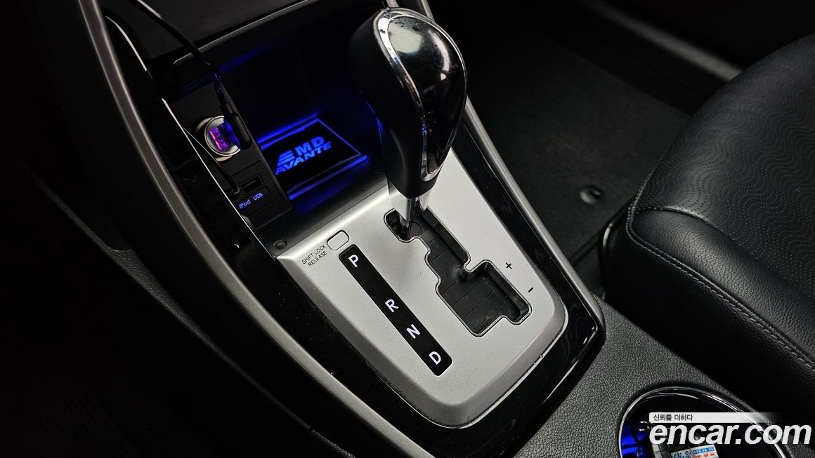 Hyundai AVANTE 2012