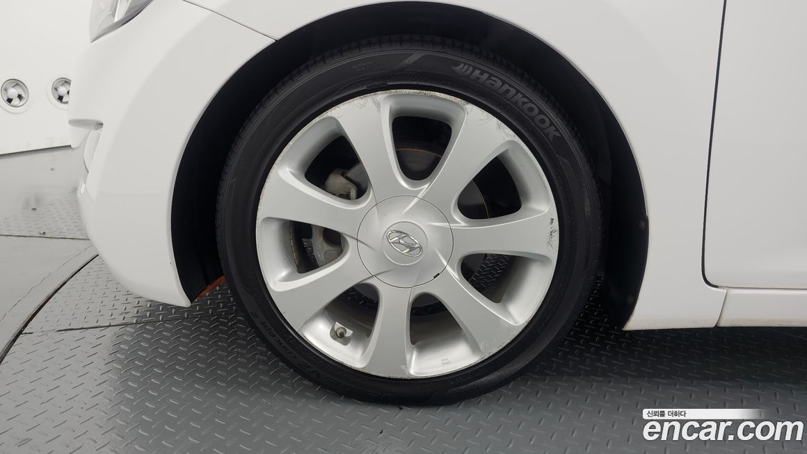 Hyundai AVANTE 2012