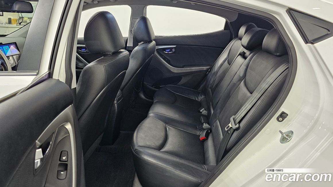 Hyundai AVANTE 2012