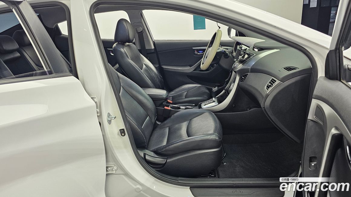 Hyundai AVANTE 2012