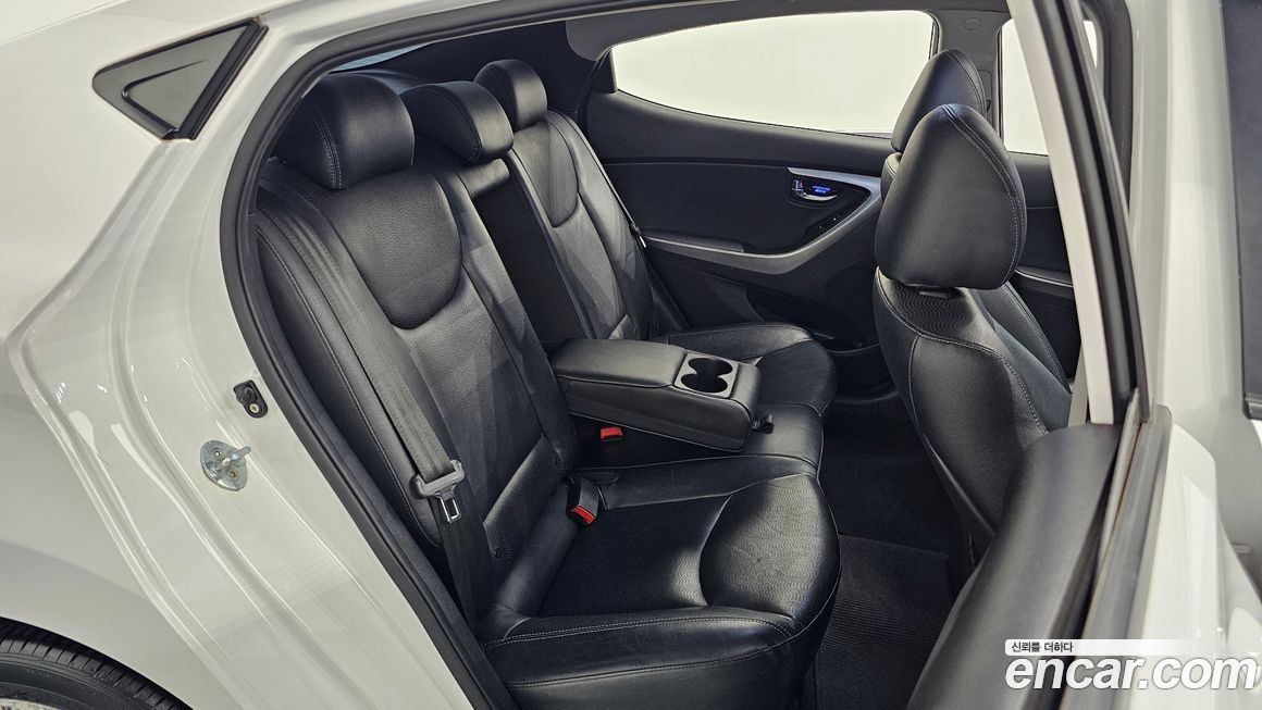 Hyundai AVANTE 2012