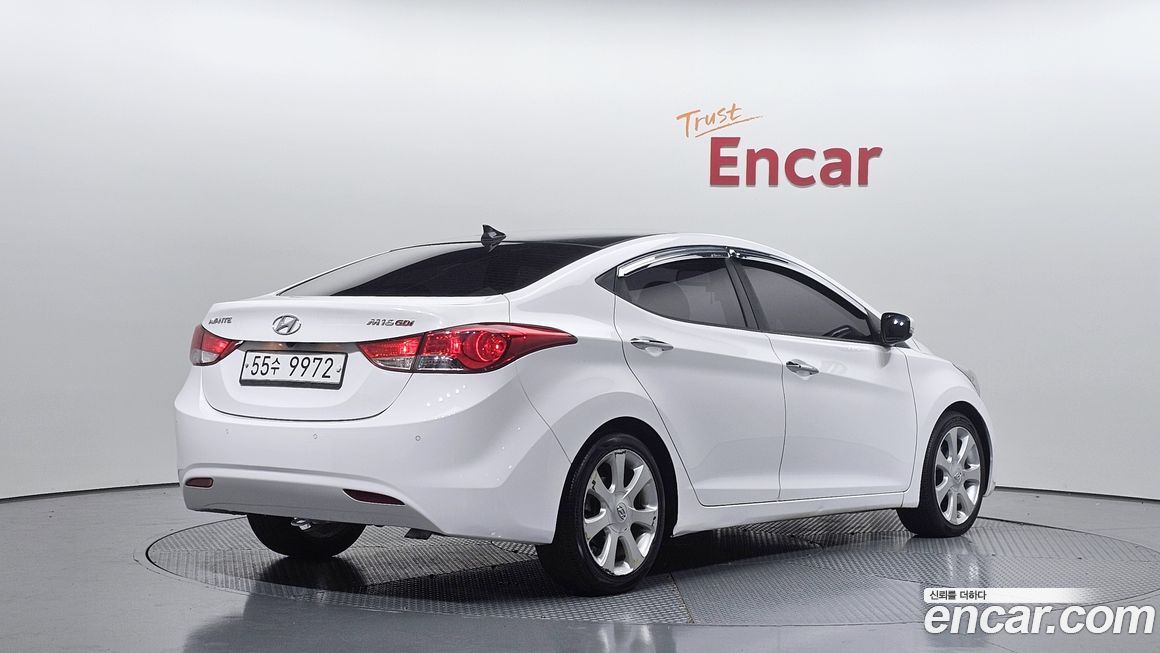 Hyundai AVANTE 2012