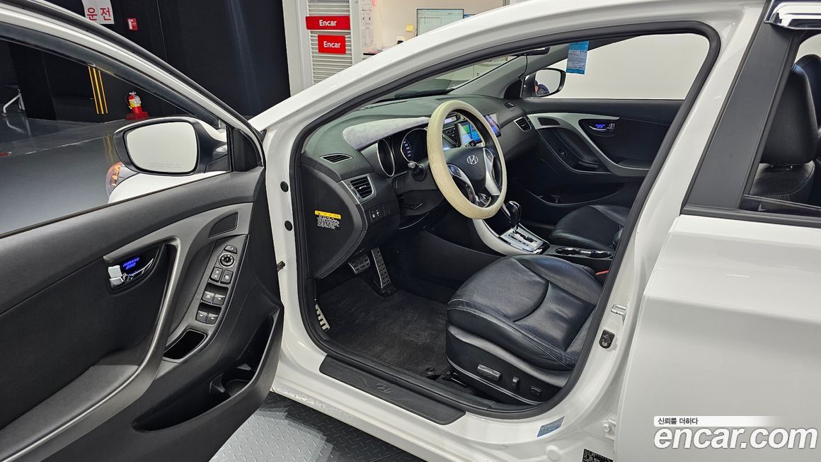 Hyundai AVANTE 2012