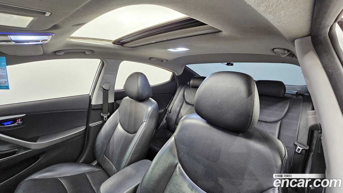 Hyundai AVANTE 2012