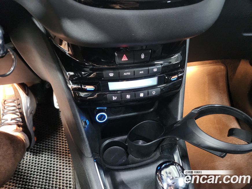Peugeot 208 2016