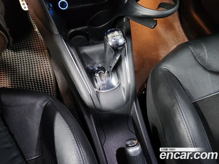 Peugeot 208 2016