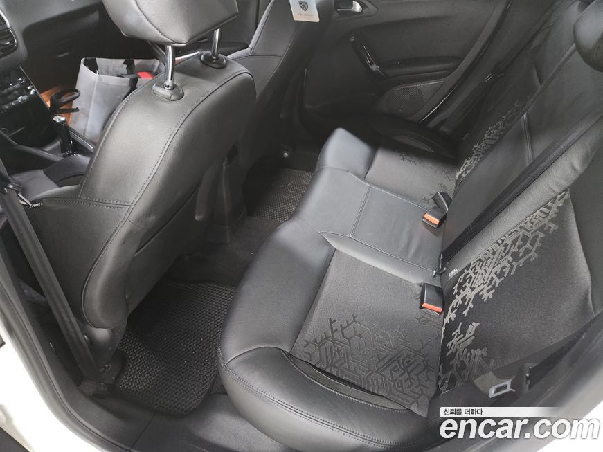 Peugeot 208 2016
