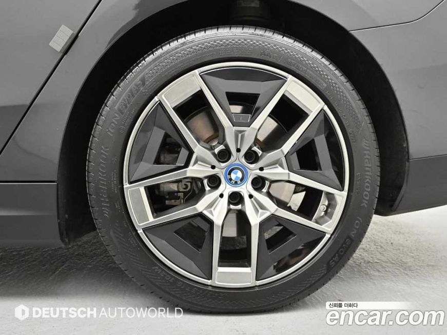 BMW i5 2024