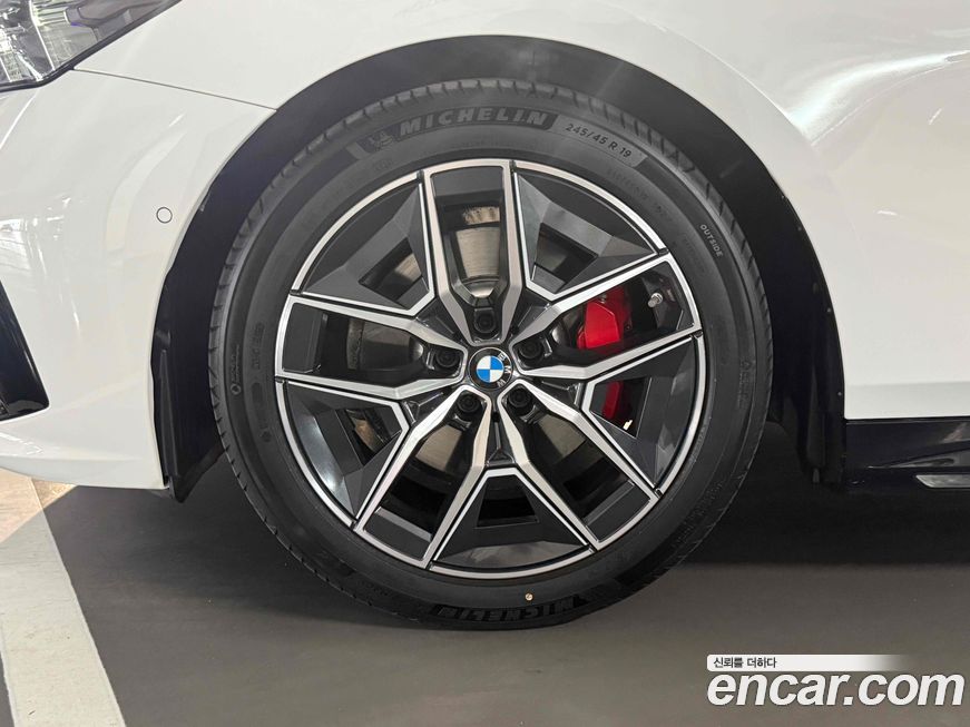 BMW 5-Series 2024