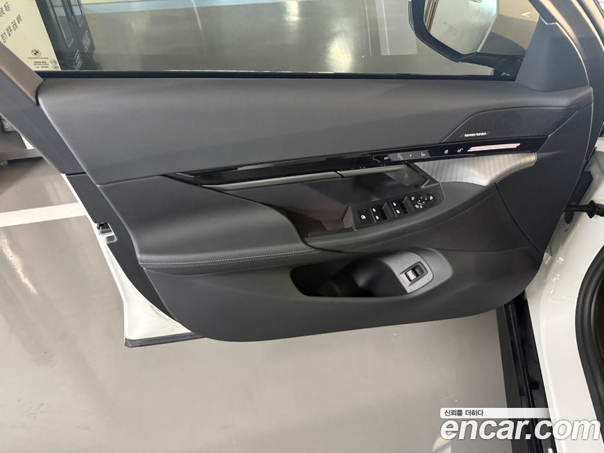 BMW 5-Series 2024