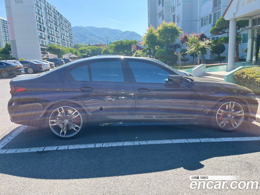 BMW 5-Series 2023