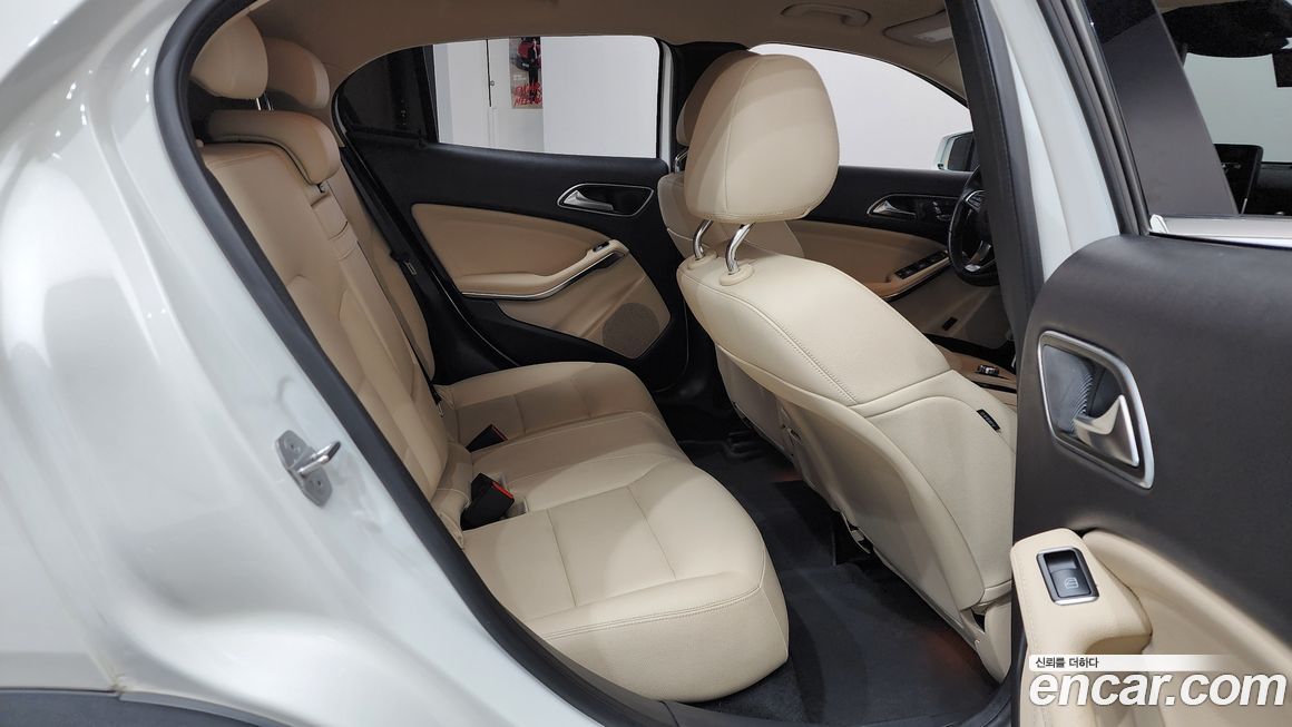 Mercedes-Benz GLA-Class 2019