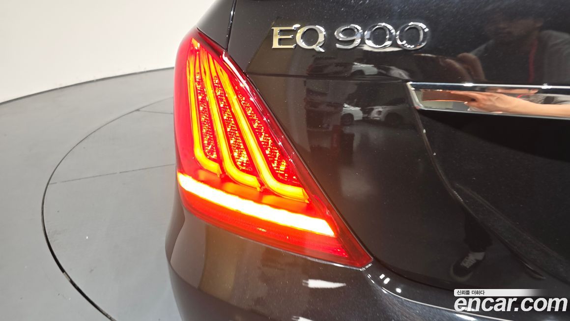 Genesis EQ900 2018