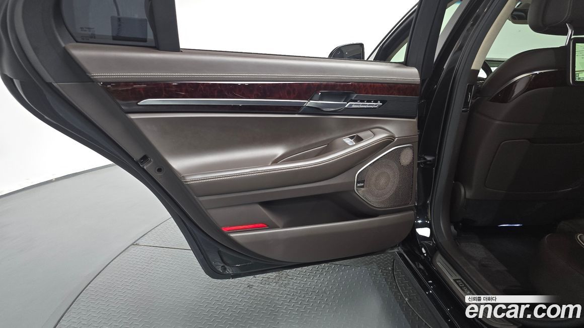 Genesis EQ900 2018