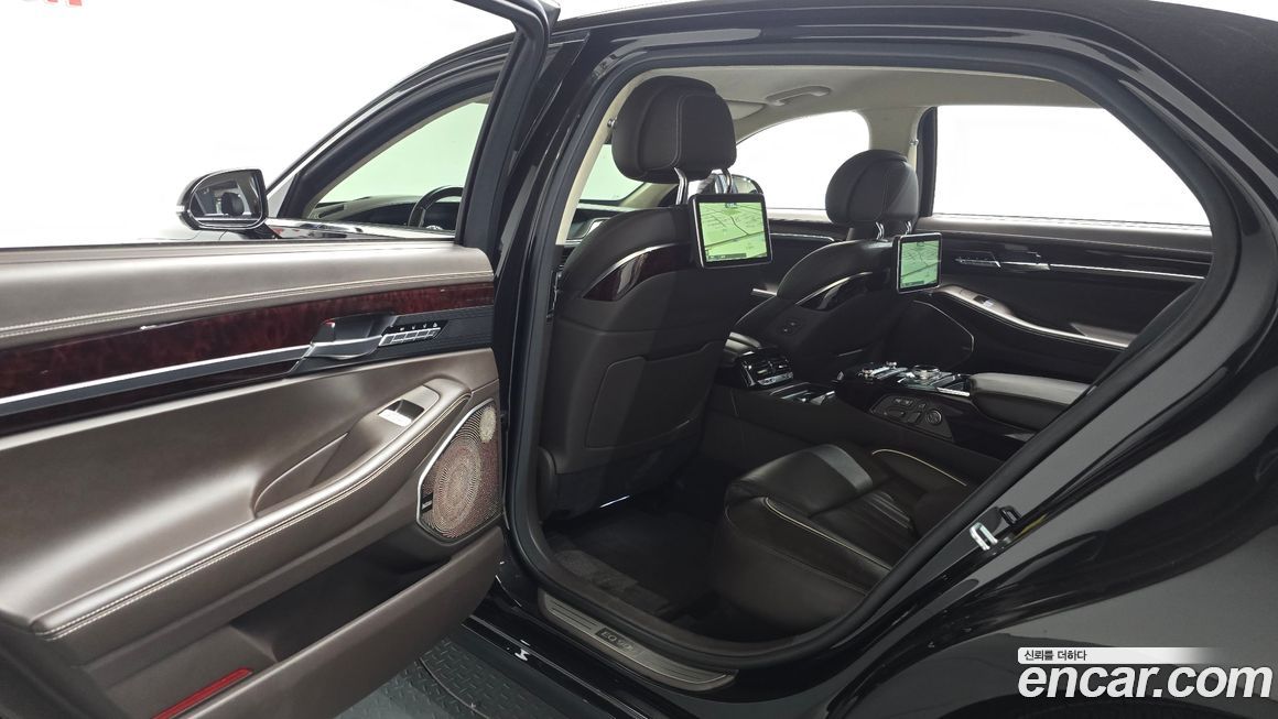 Genesis EQ900 2018