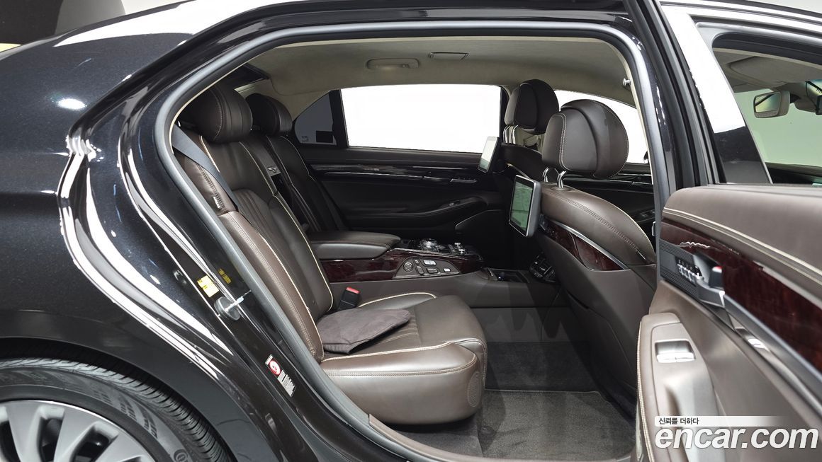 Genesis EQ900 2018