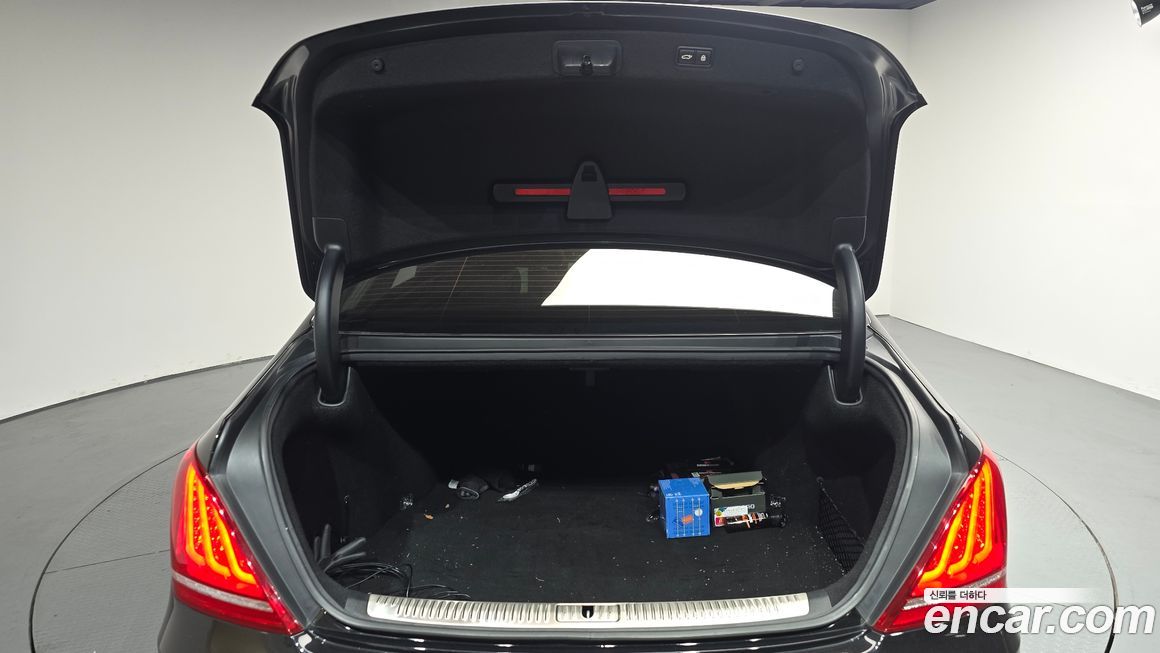 Genesis EQ900 2018