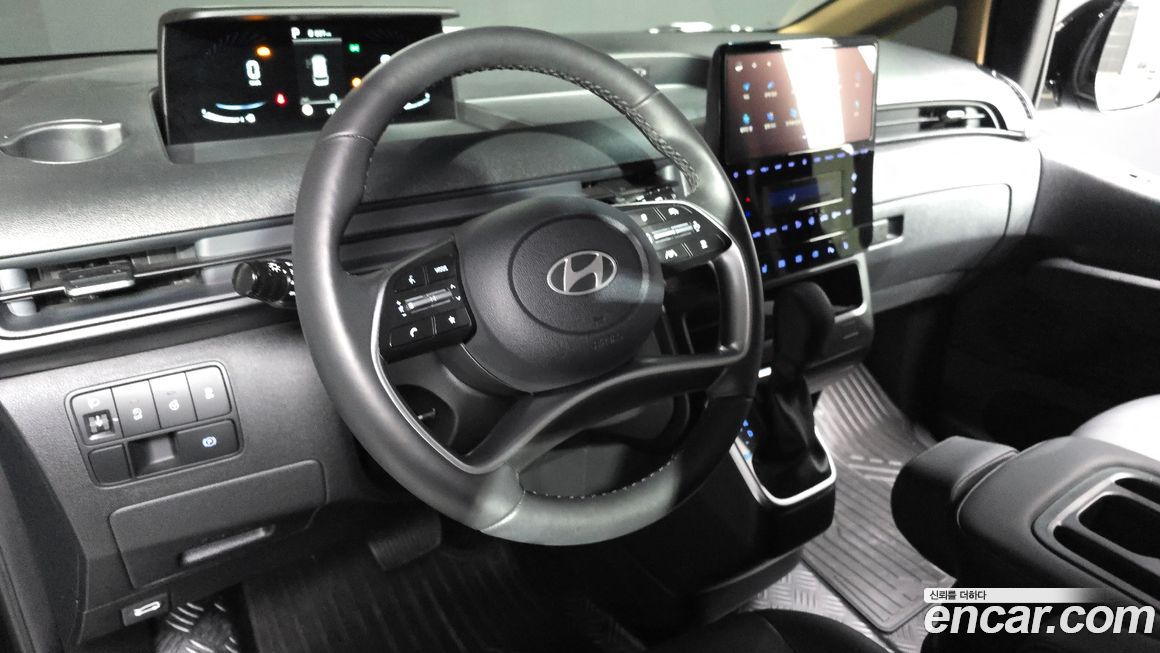 Hyundai Staria 2025