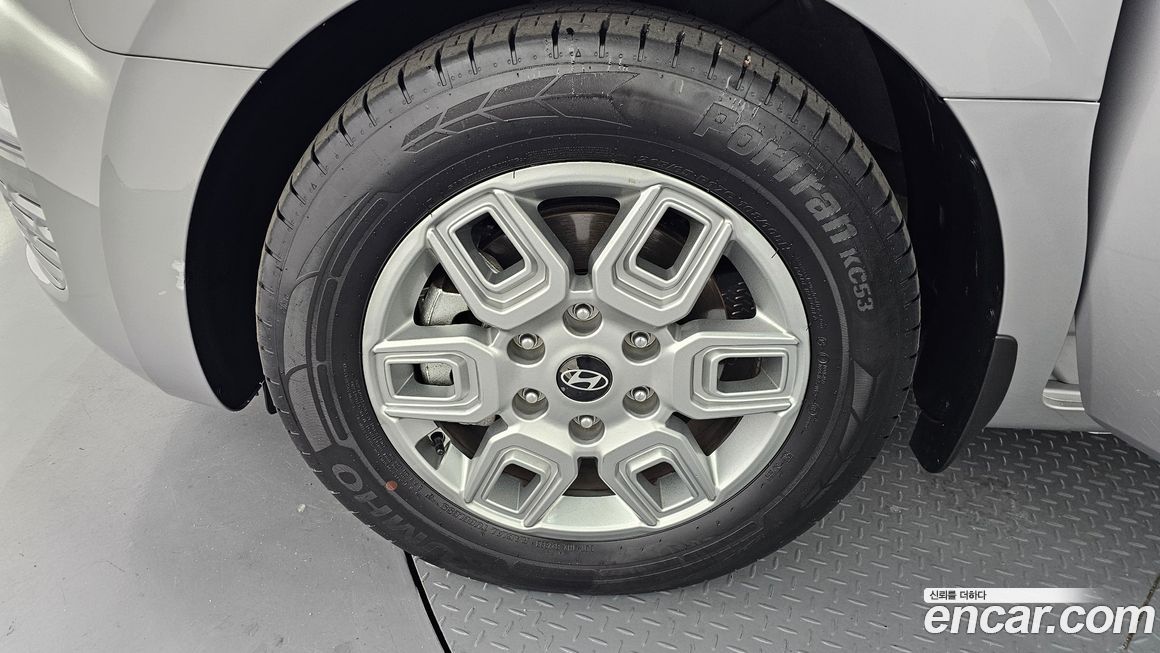 Hyundai Staria 2025