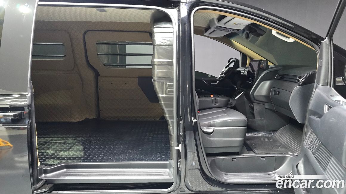 Hyundai Staria 2025