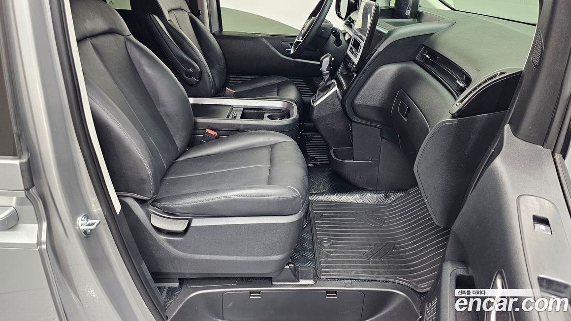 Hyundai Staria 2025