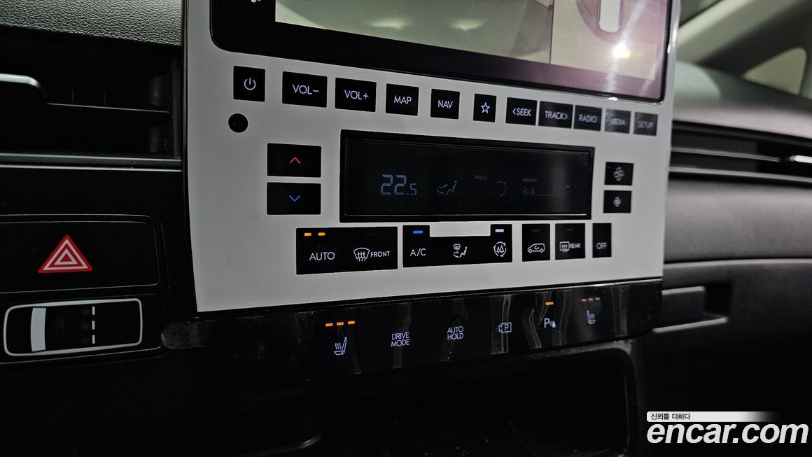Hyundai Staria 2025
