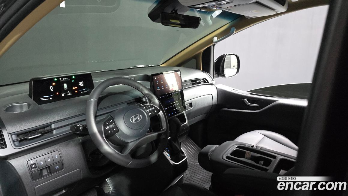 Hyundai Staria 2025