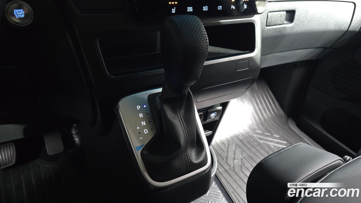 Hyundai Staria 2025