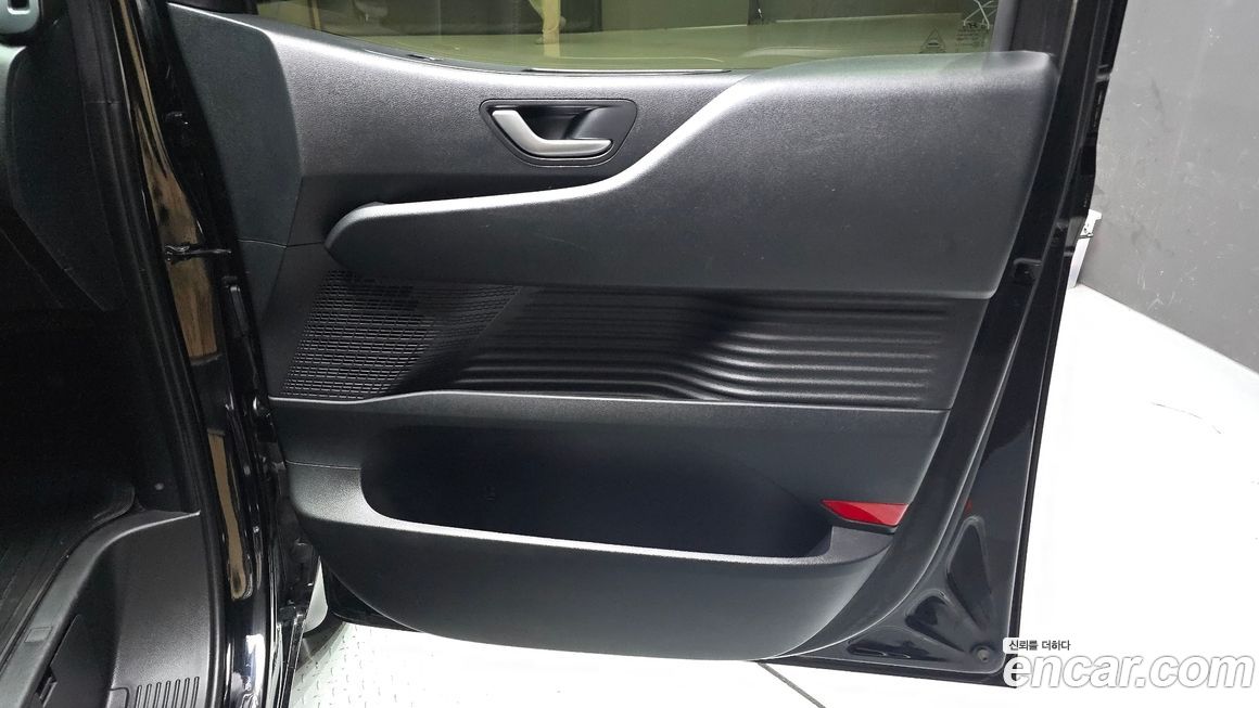 Hyundai Staria 2025