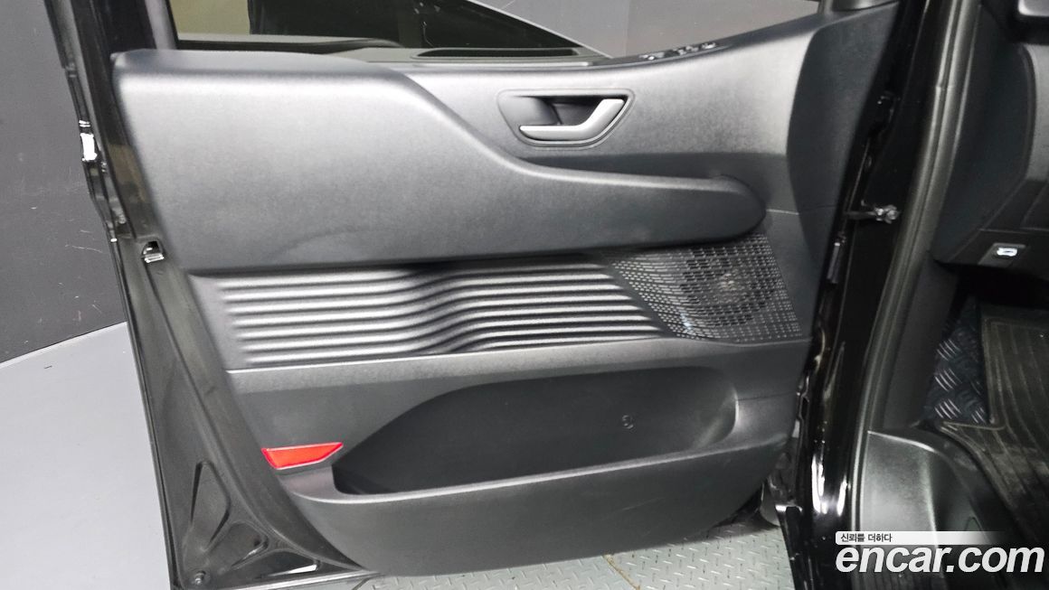 Hyundai Staria 2025