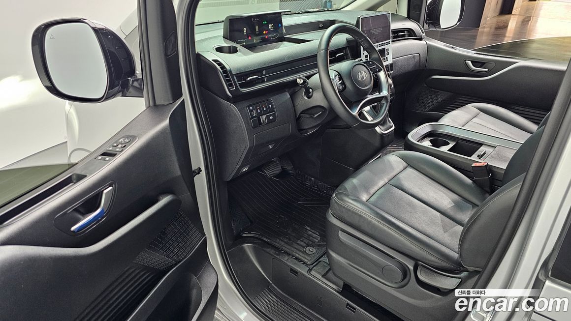 Hyundai Staria 2025