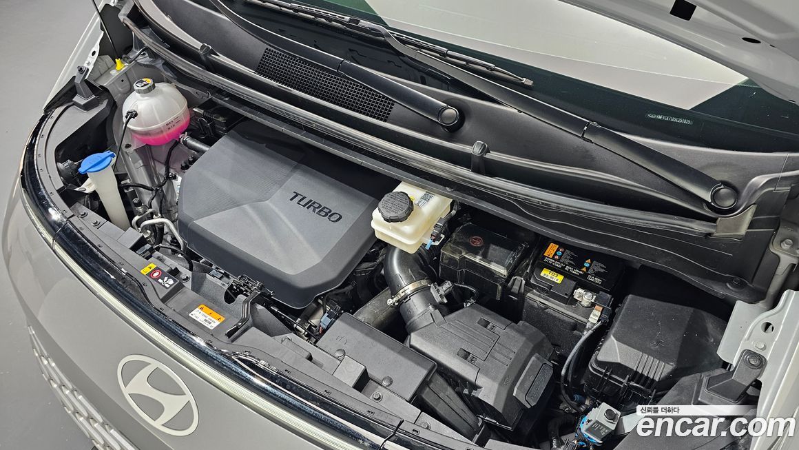 Hyundai Staria 2025