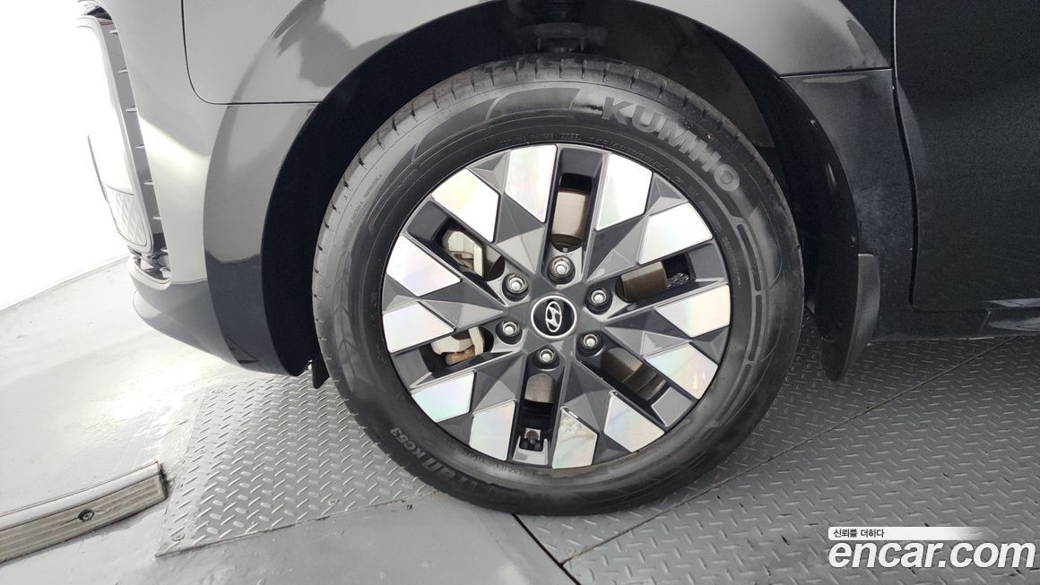Hyundai Staria 2023