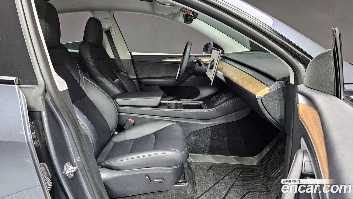 Tesla Model Y 2024