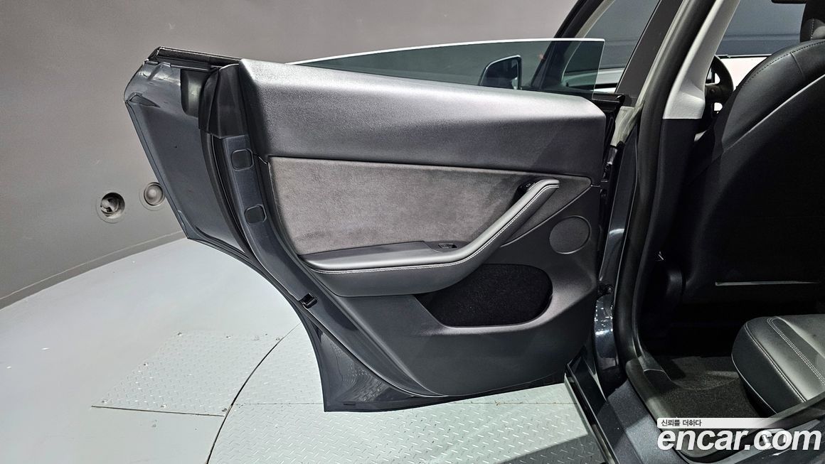 Tesla Model Y 2024